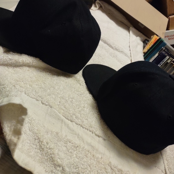 Men's fitted two black baseball caps - Picture 1 of 6